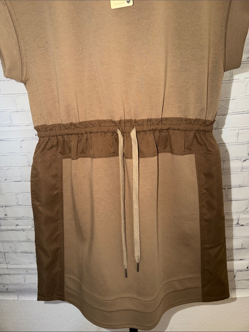 JODIFL Two-Tone Drawstring Waist Short Sleeve mini in Camel and Dark brown.Small - Picture 3 of 6